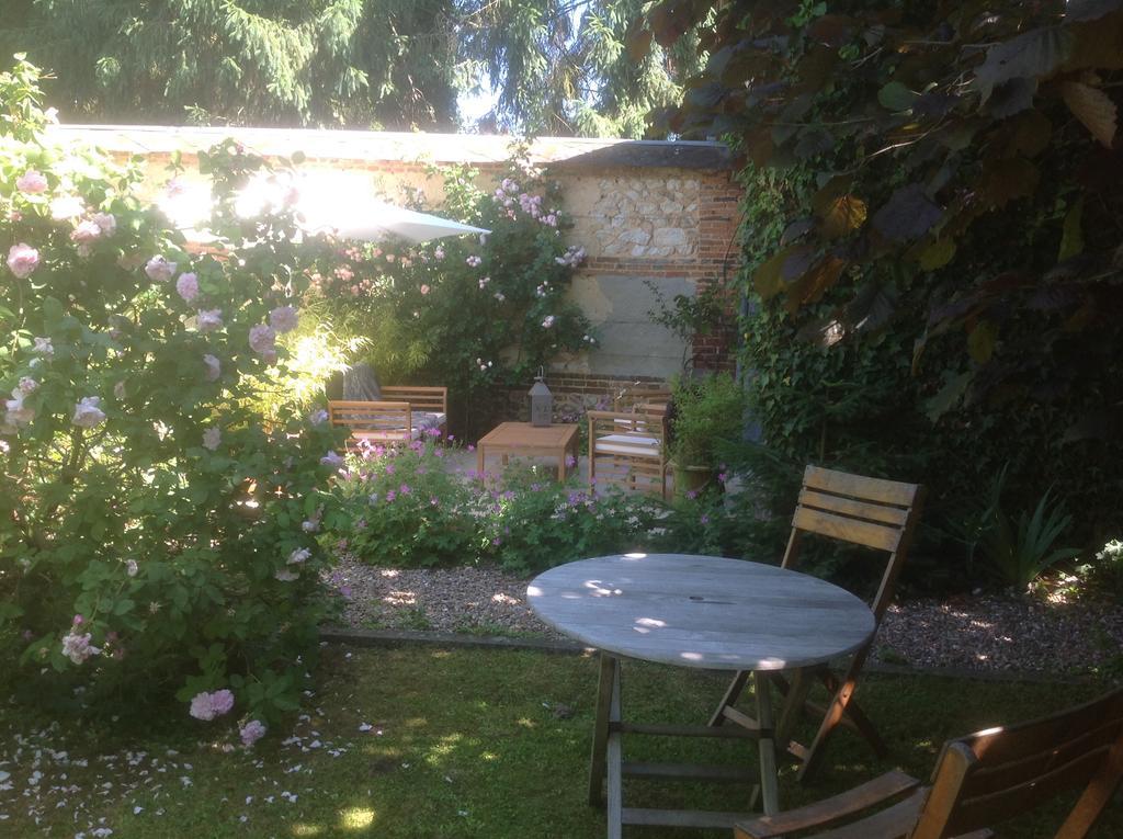 Au Fond Du Jardin Maison D'Hotes Saint-Saëns エクステリア 写真